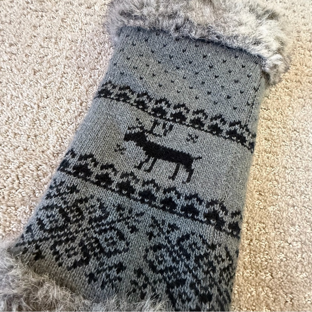 Women’s Gray Knit Hand Warmer Black Faux Fur Fleece Lined Muff Warm Winter Deer - Picture 5 of 8